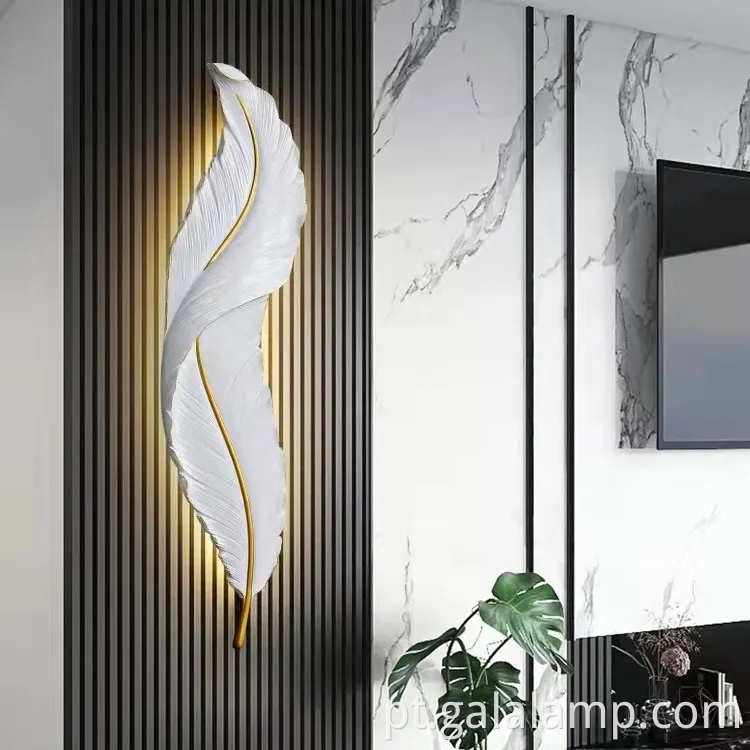 Armazenada moderna de parede LED com lâmpada elegante de design de penas